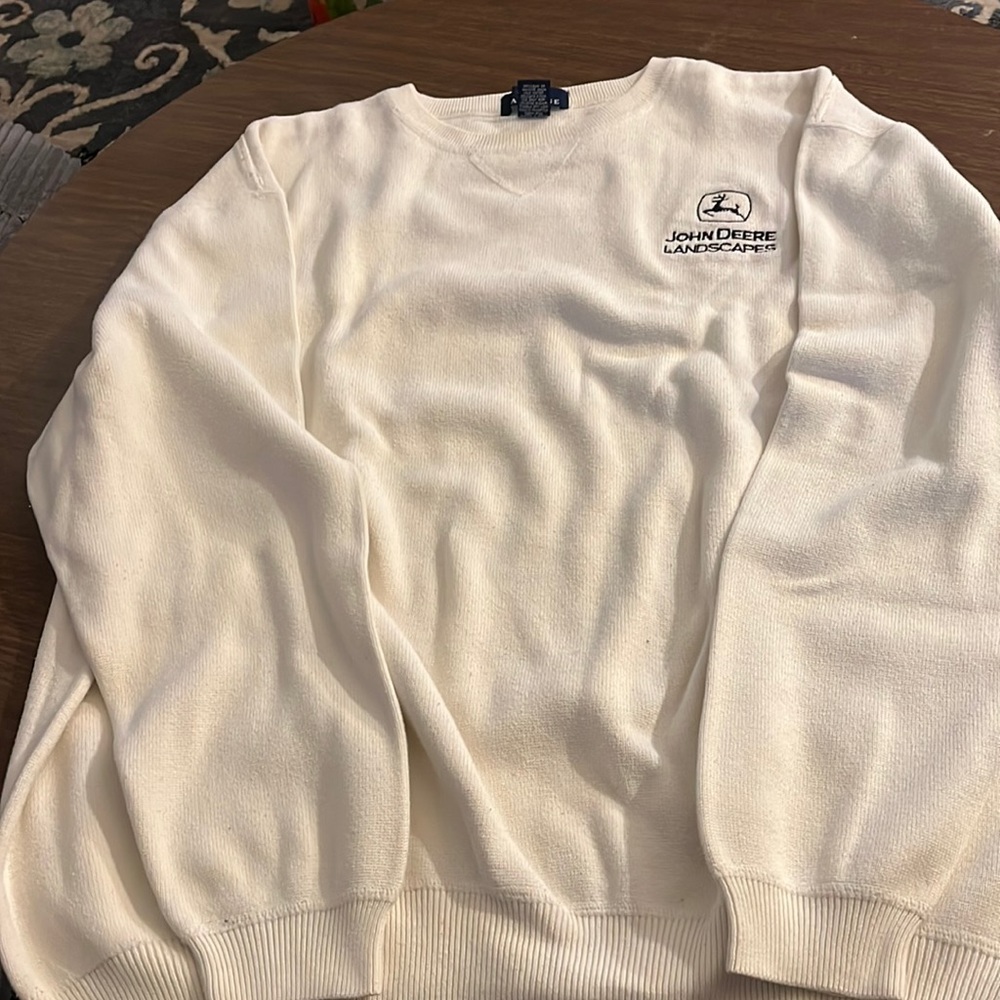 Promotional 100% cotton cream color sweater embroidered “john Deere landscapes”